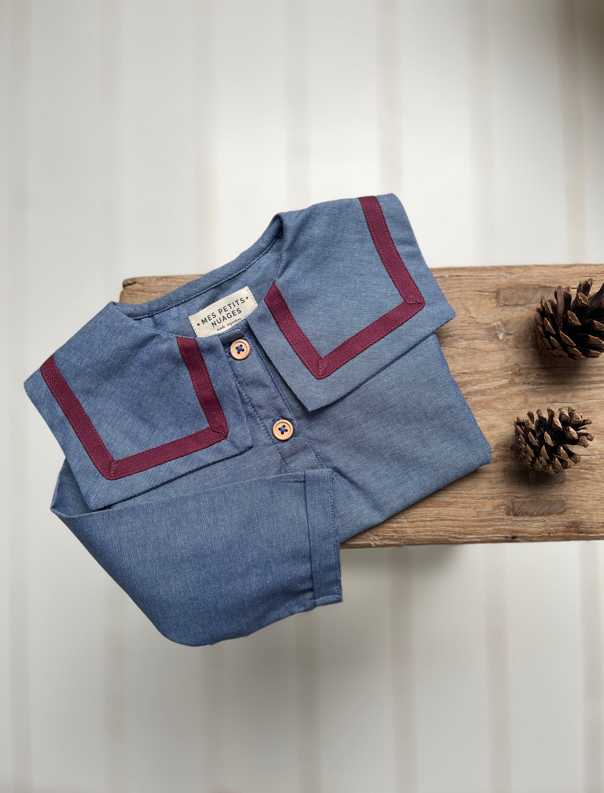 La blouse à col carré Hector denim et bordeaux