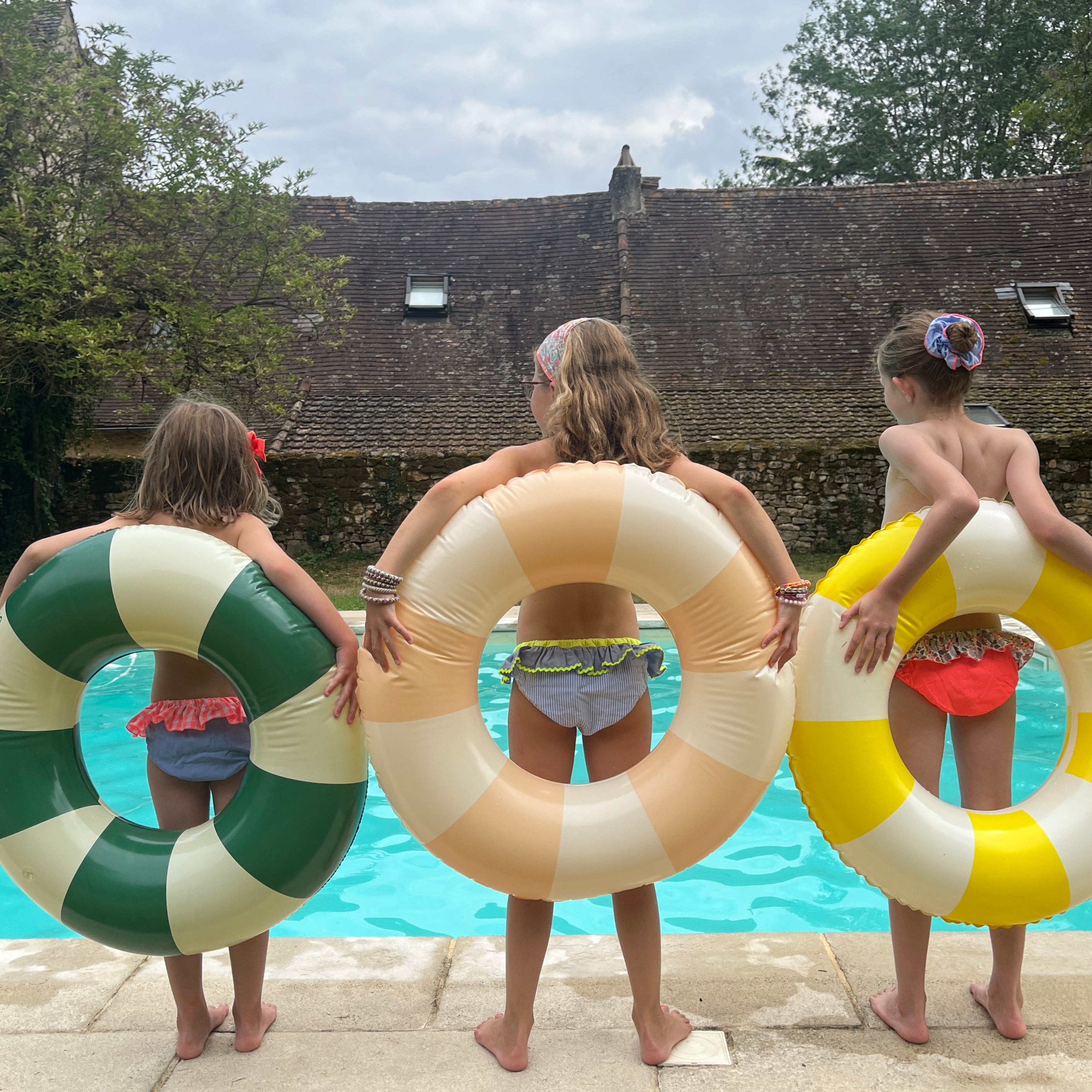 La culotte de bain Célestine à volant rose fluo et Liberty