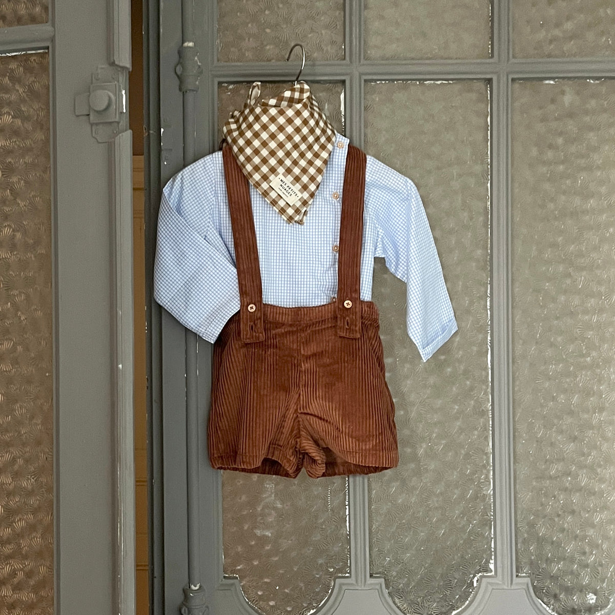 Joseph, le short à bretelles en velours écureuil
