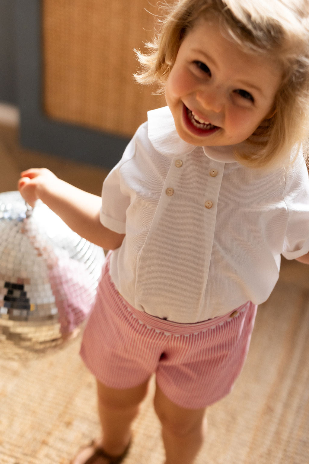 Joseph, le short à bretelles en denim rayé rose