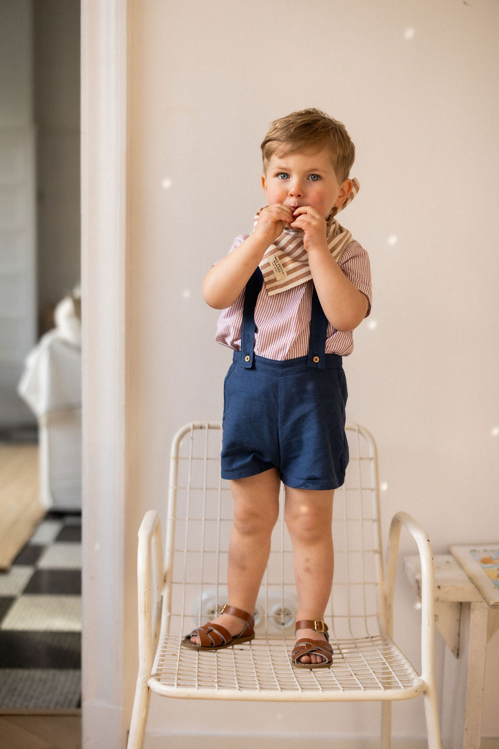 Joseph, le short à bretelles en twill de coton bleu denim