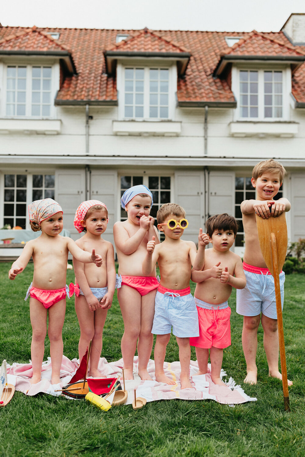 Plage : La culotte de bain Célestine à noeud rose fluo – Image 4