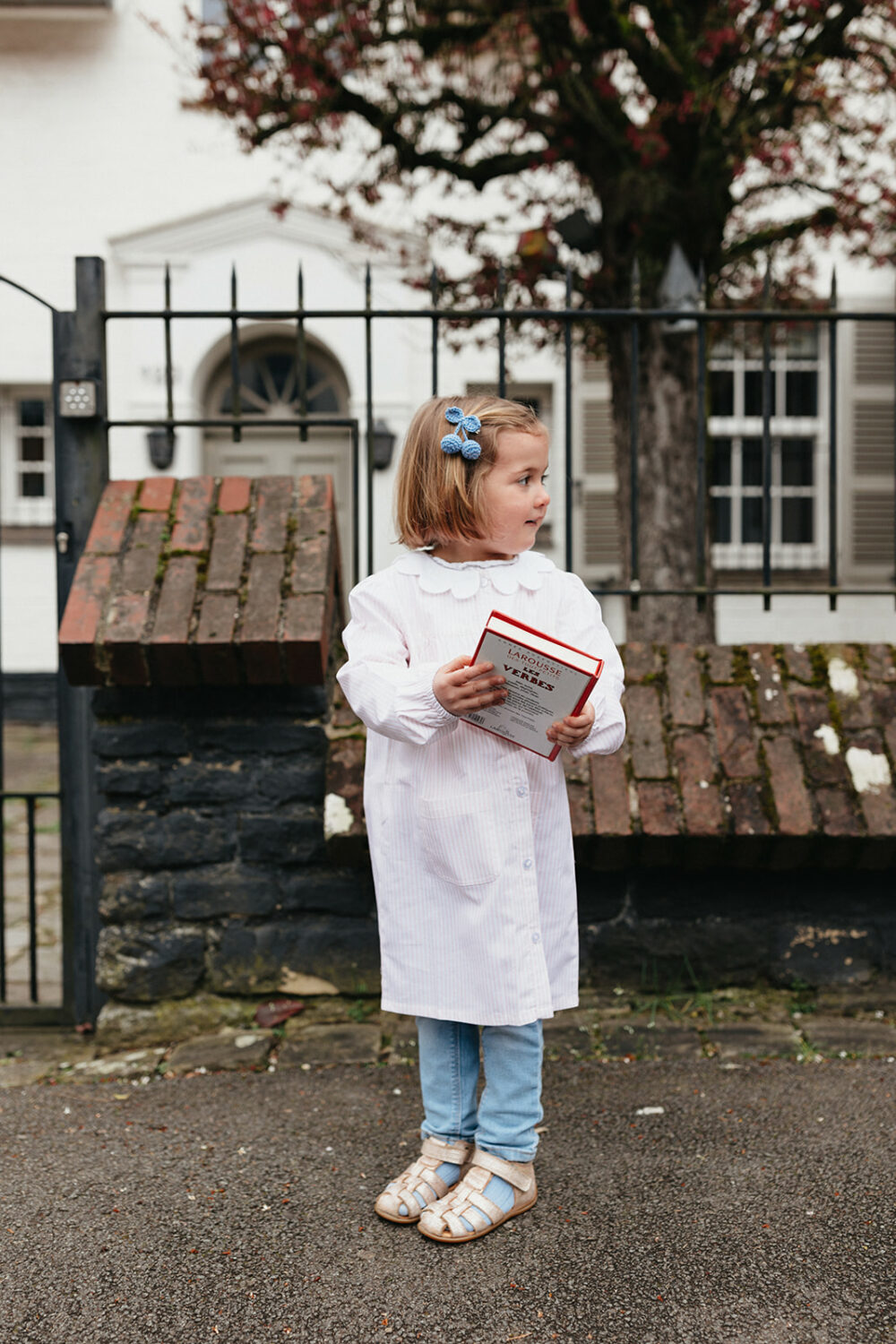 Joséphine, le tablier pour fille rayé rose à boutons – Image 4
