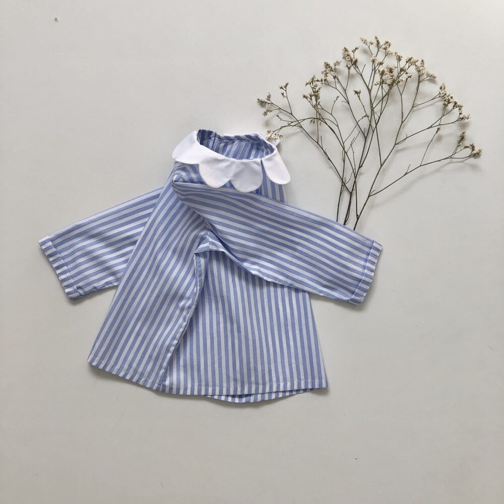La blouse col pétales Colombine rayures bleues – Image 5