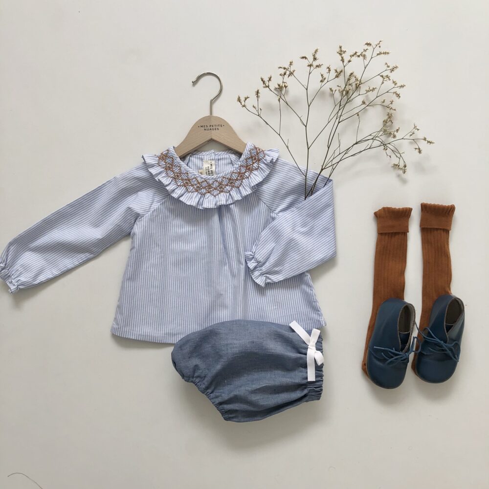La blouse au col volanté smocké ocre Dauphine – Image 7
