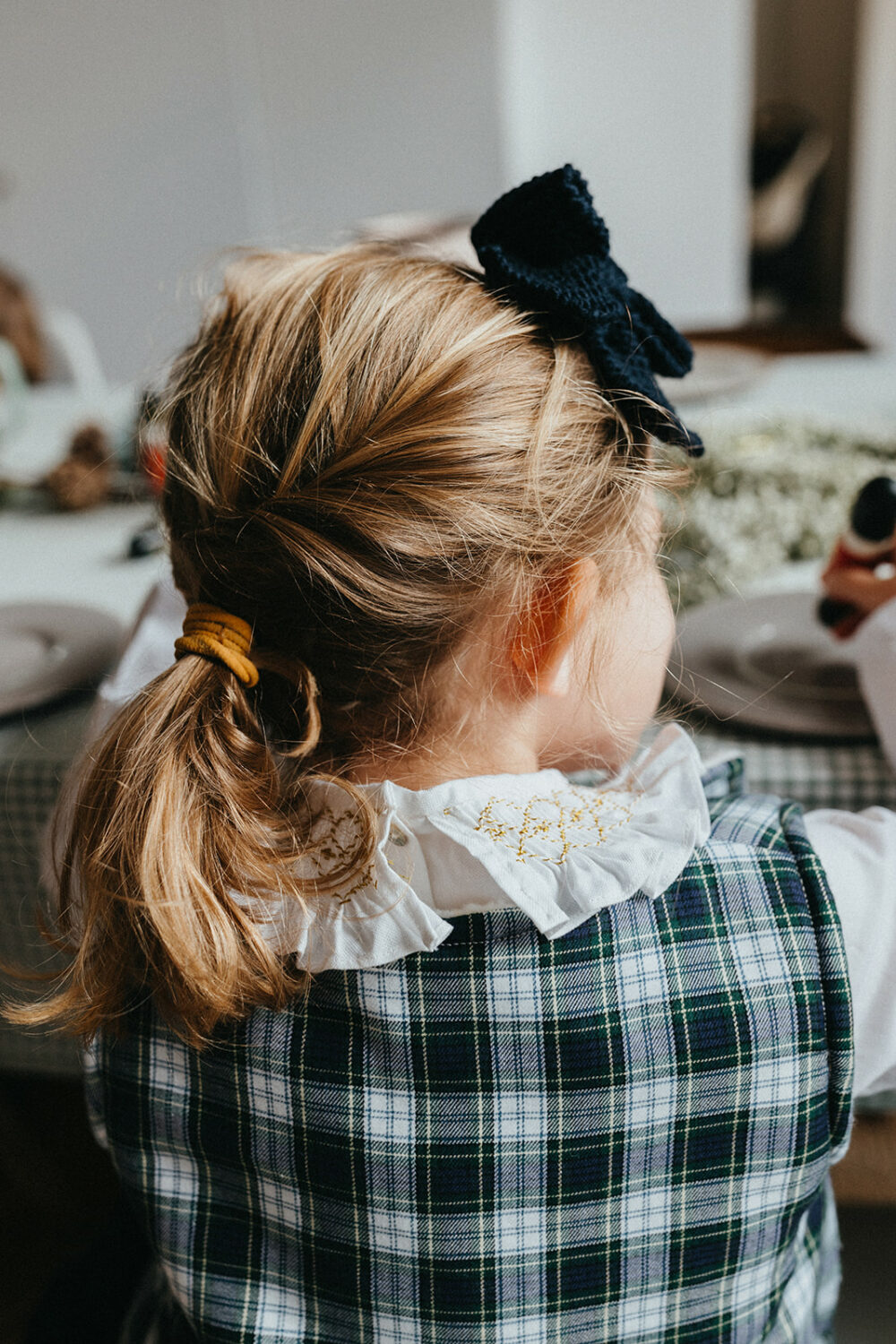 La blouse au col volanté smocké or Dauphine – Image 6