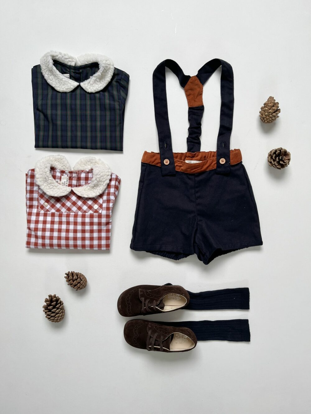 Joseph, le short à bretelles en flanelle marine et écureuil – Image 3