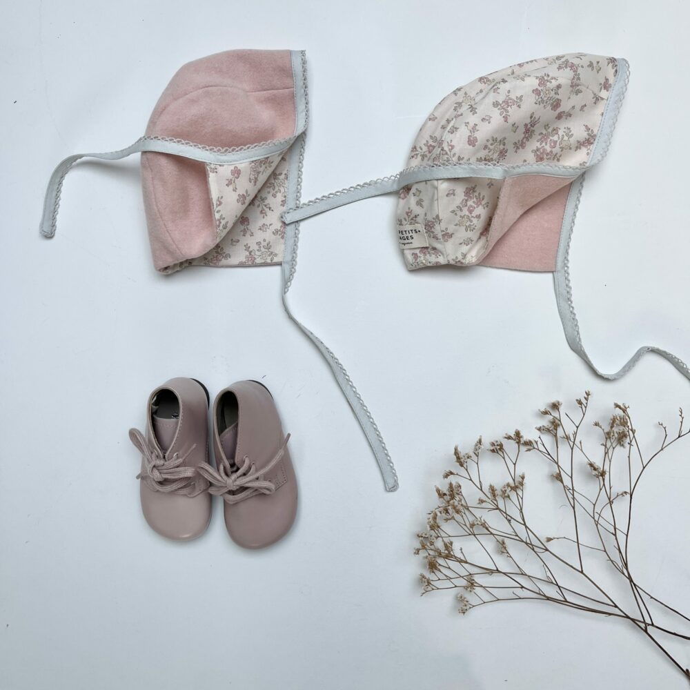 Le béguin réversible Orso en flanelle rose et popeline fleurie – Image 5