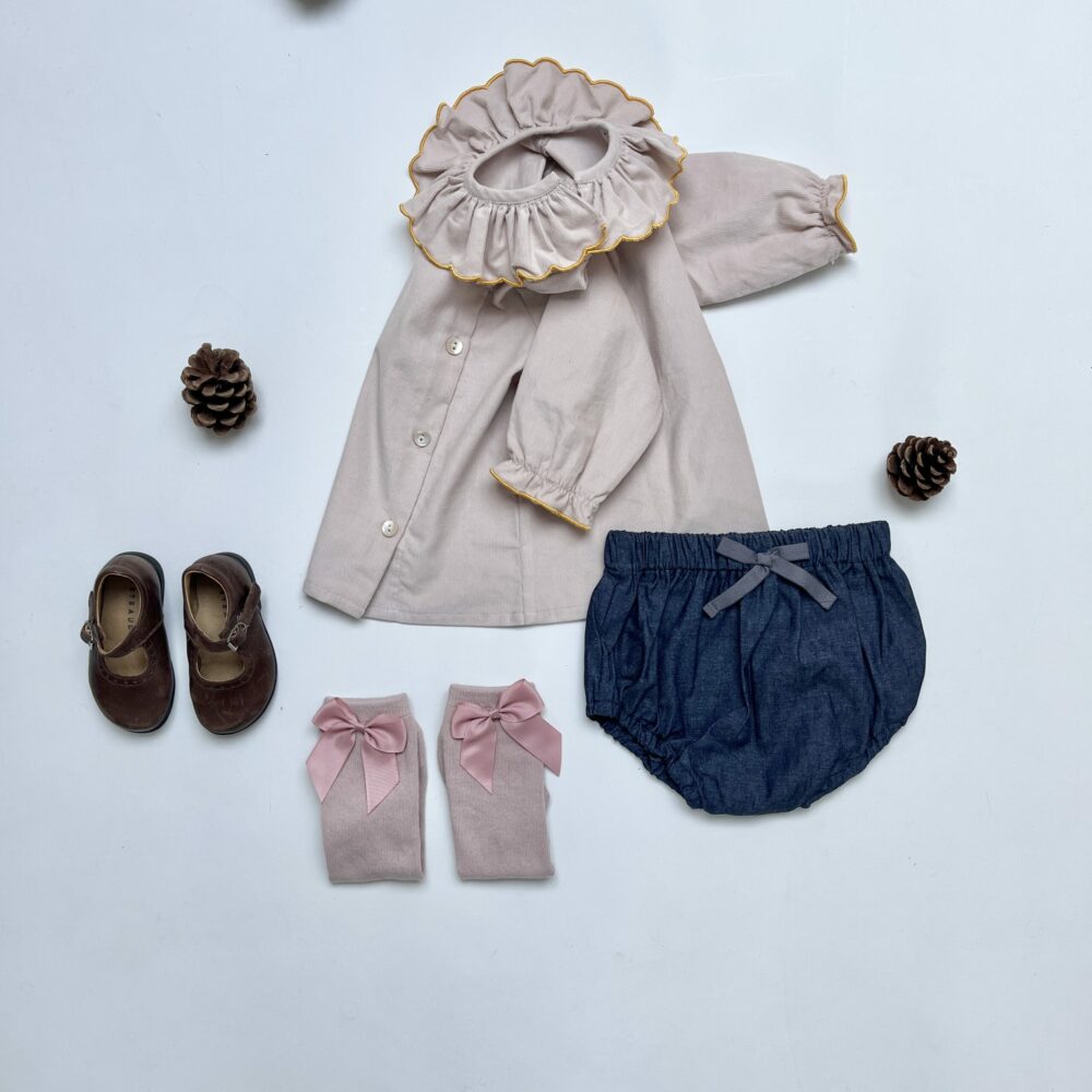 La blouse Eléonore avec col volanté festonné – Image 6