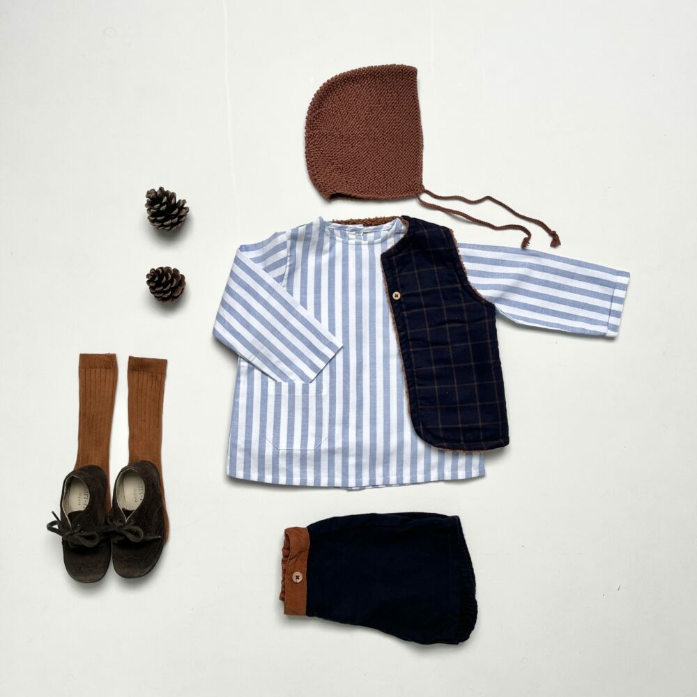 La blouse sans col Barnabé à larges rayures bleues – Image 2