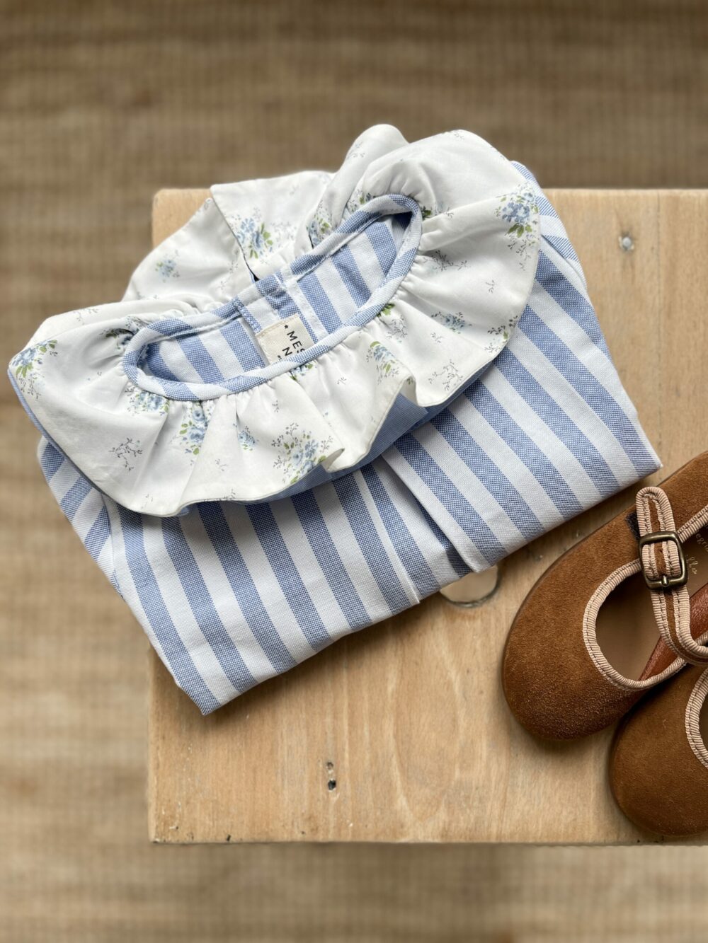 La blouse à double col volanté Fleur