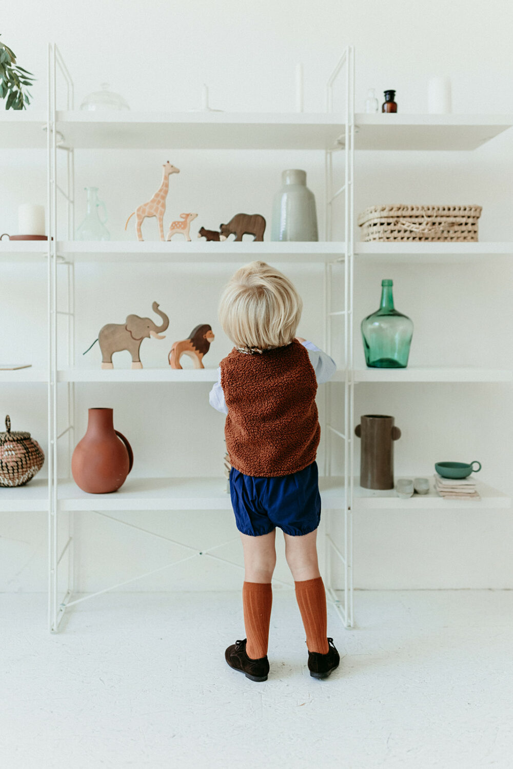 Joseph, le short à bretelles en twill de coton bleu denim – Image 4
