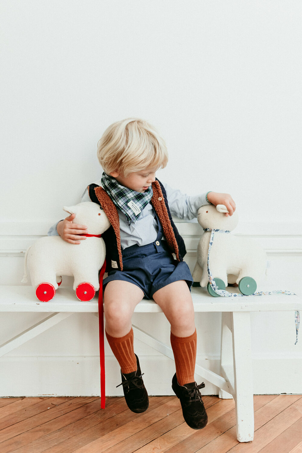 Joseph, le short à bretelles en twill de coton bleu denim – Image 5