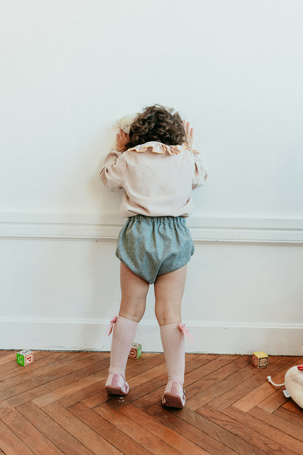 La blouse Eléonore avec col volanté festonné – Image 7