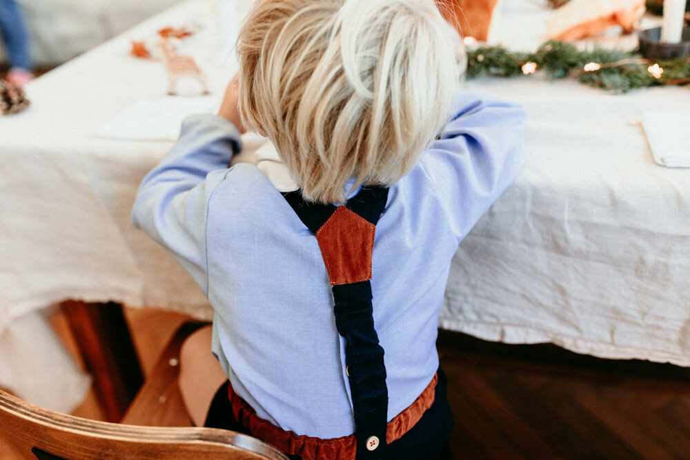 Joseph, le short à bretelles en velours écureuil – Image 7