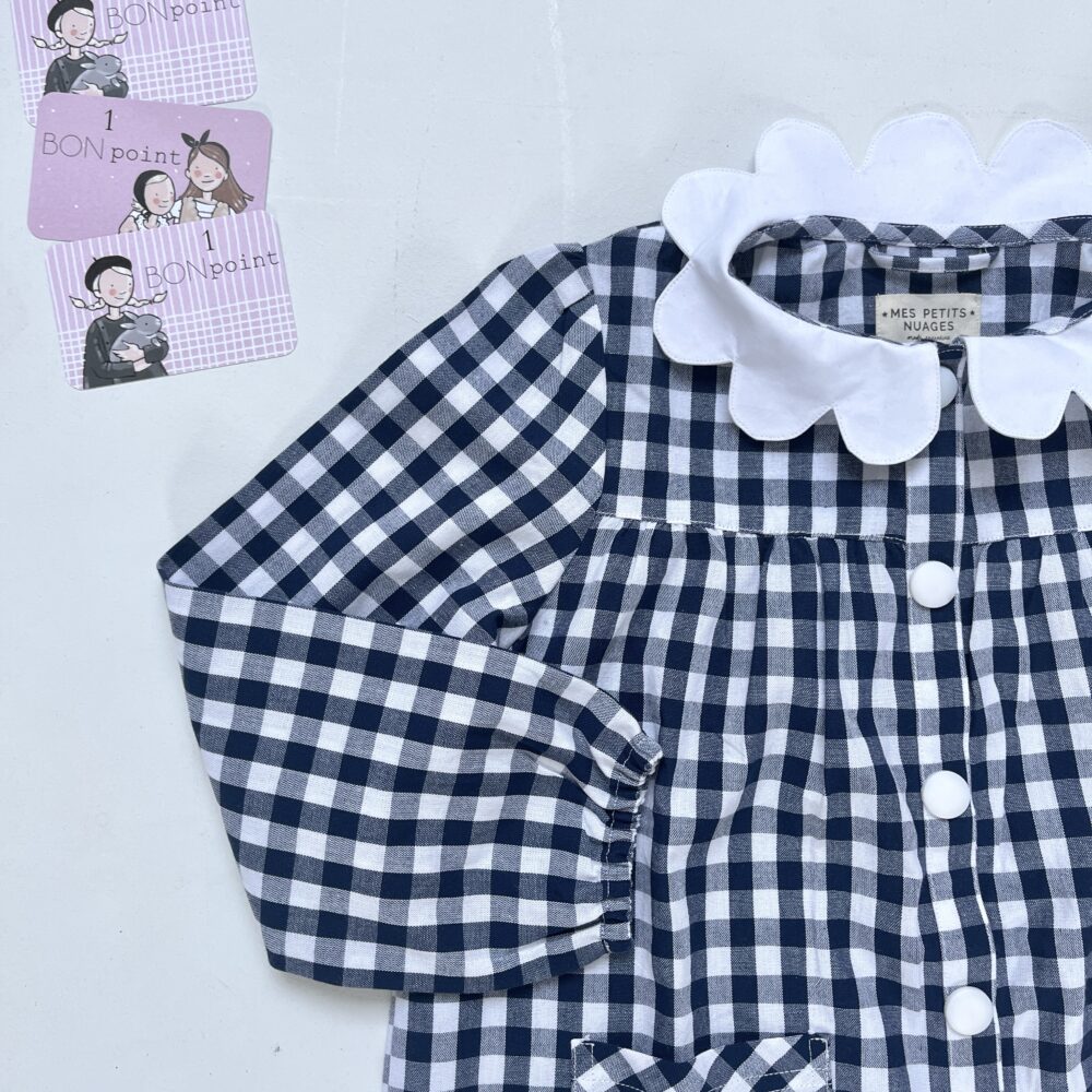 Joséphine, le tablier pour fille vichy marine à pressions – Image 2