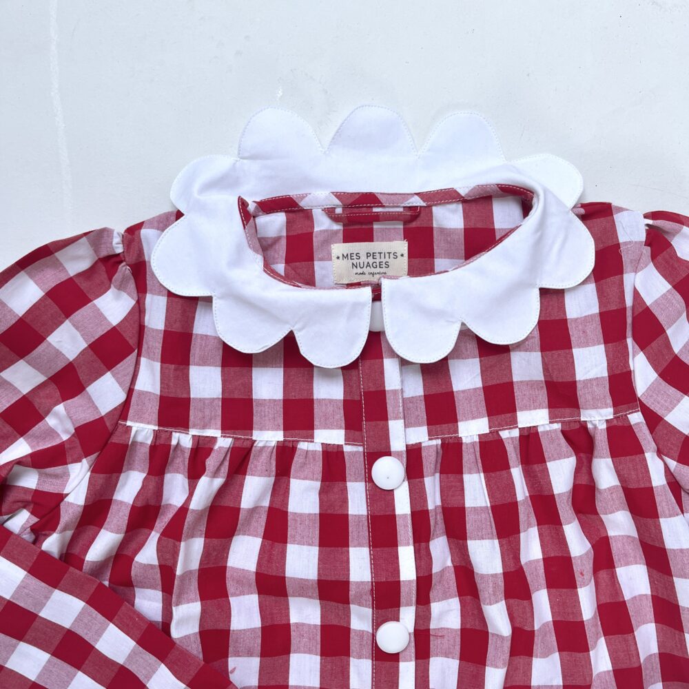 Joséphine, le tablier pour fille vichy rouge à pressions – Image 7