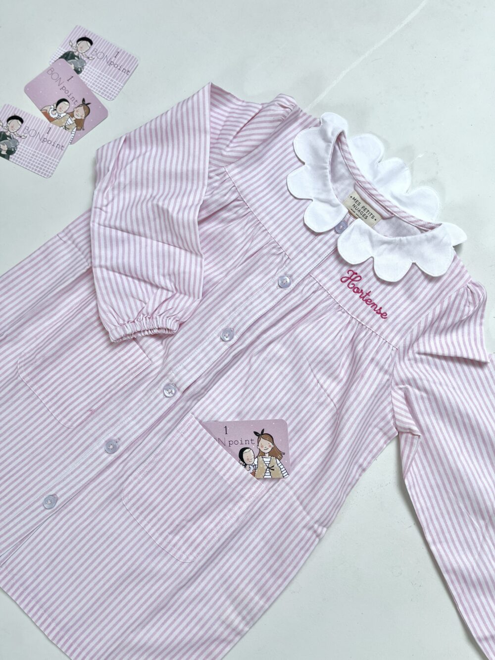 Joséphine, le tablier pour fille rayé rose à boutons – Image 7