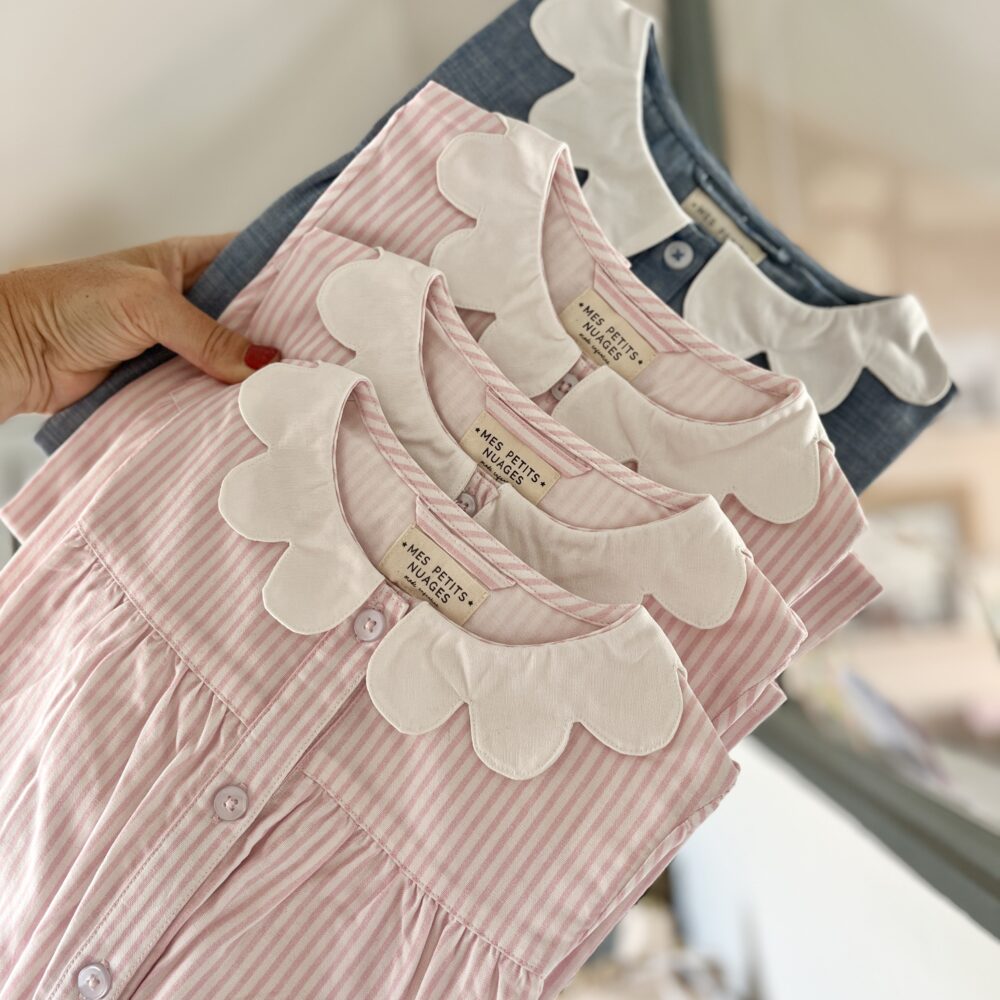 Joséphine, le tablier pour fille rayé rose à boutons