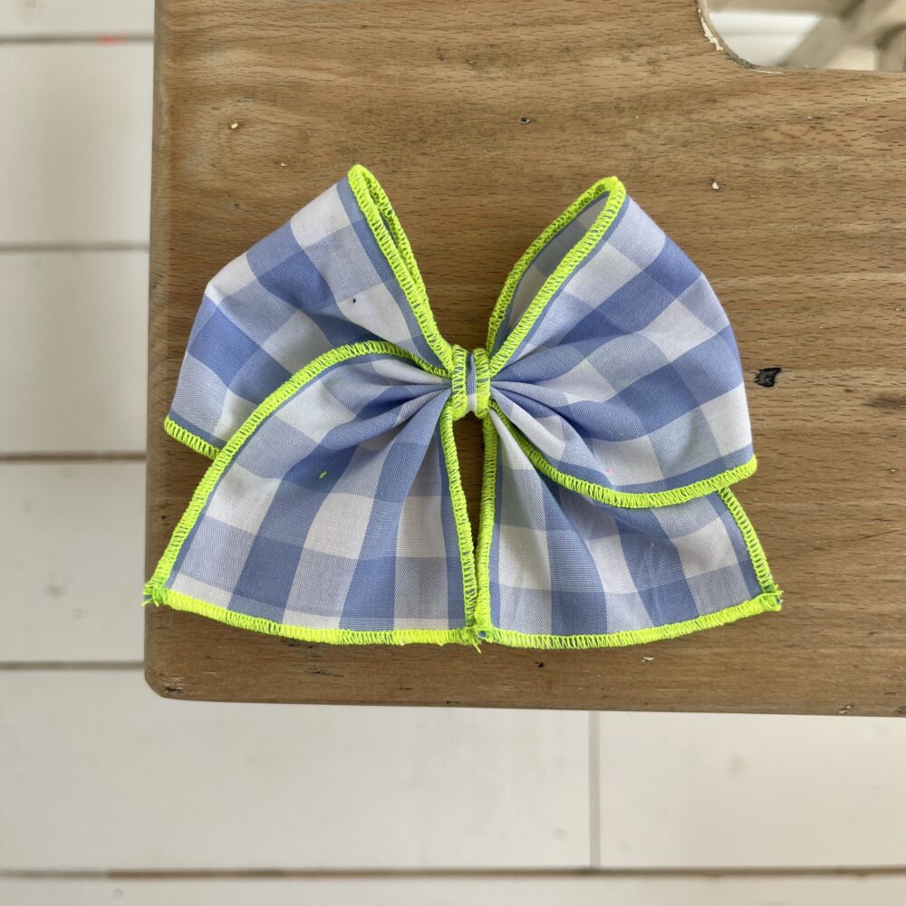 La barrette à gros nœud Brunette bicolore vichy bleu et jaune fluo
