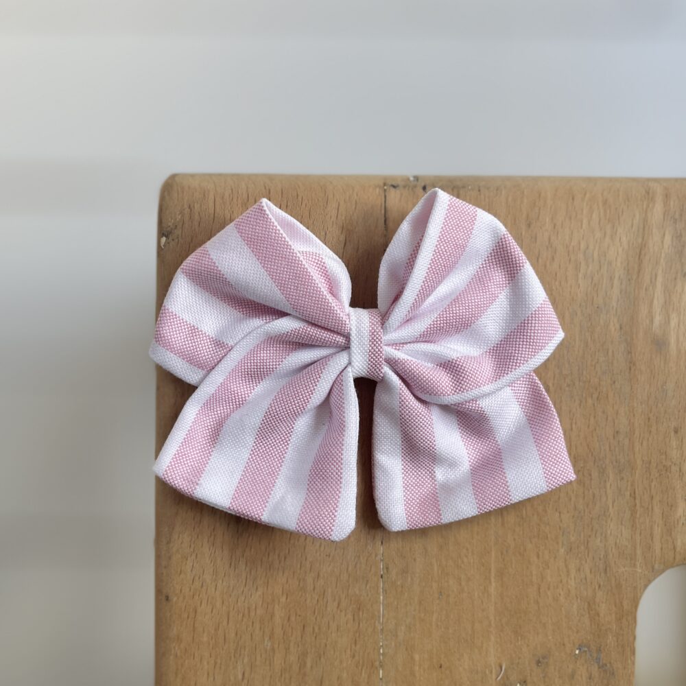 La barrette à gros noeud Brunette larges rayures roses
