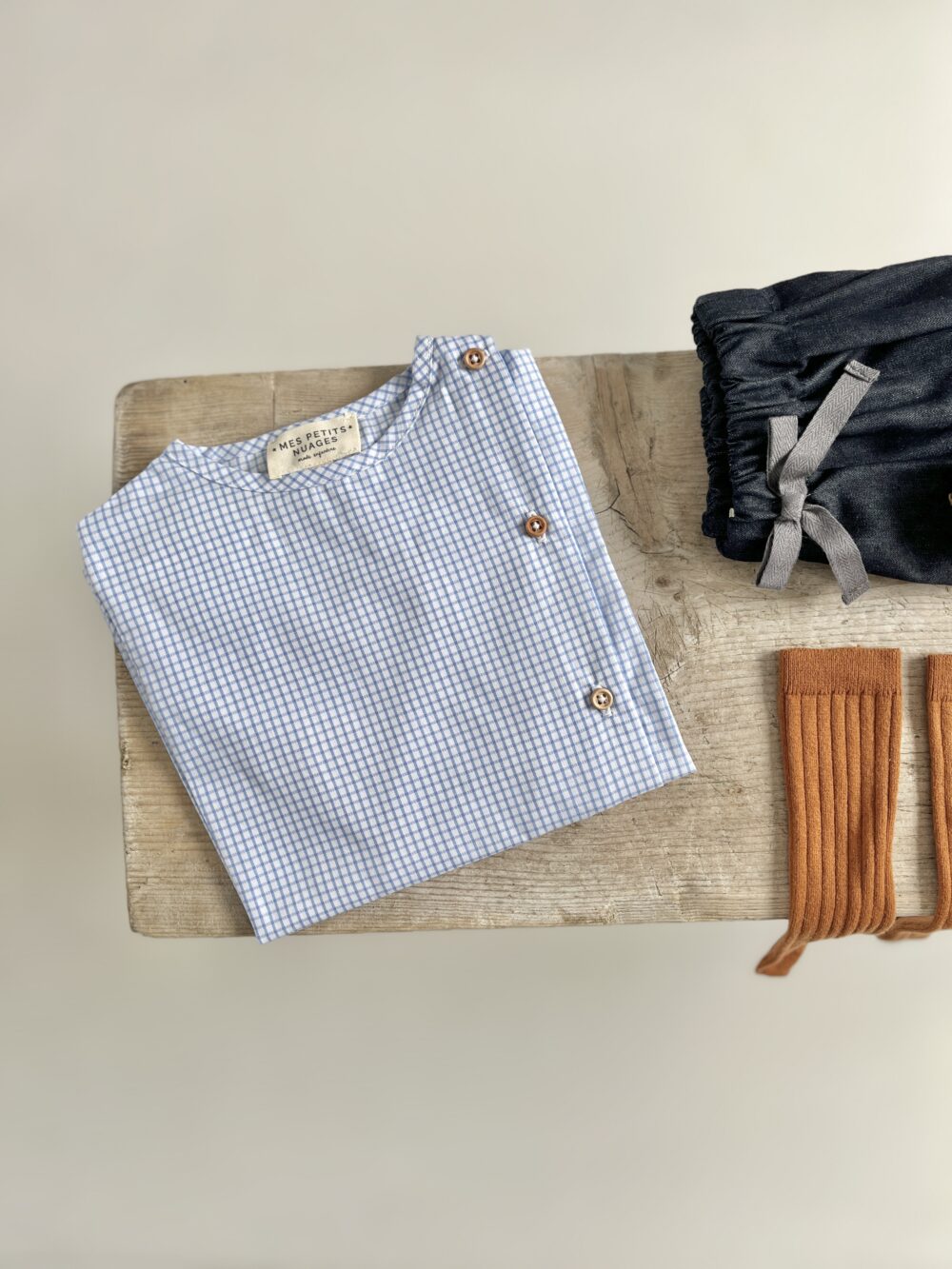 La blouse Jean avec la patte de boutonnière côté