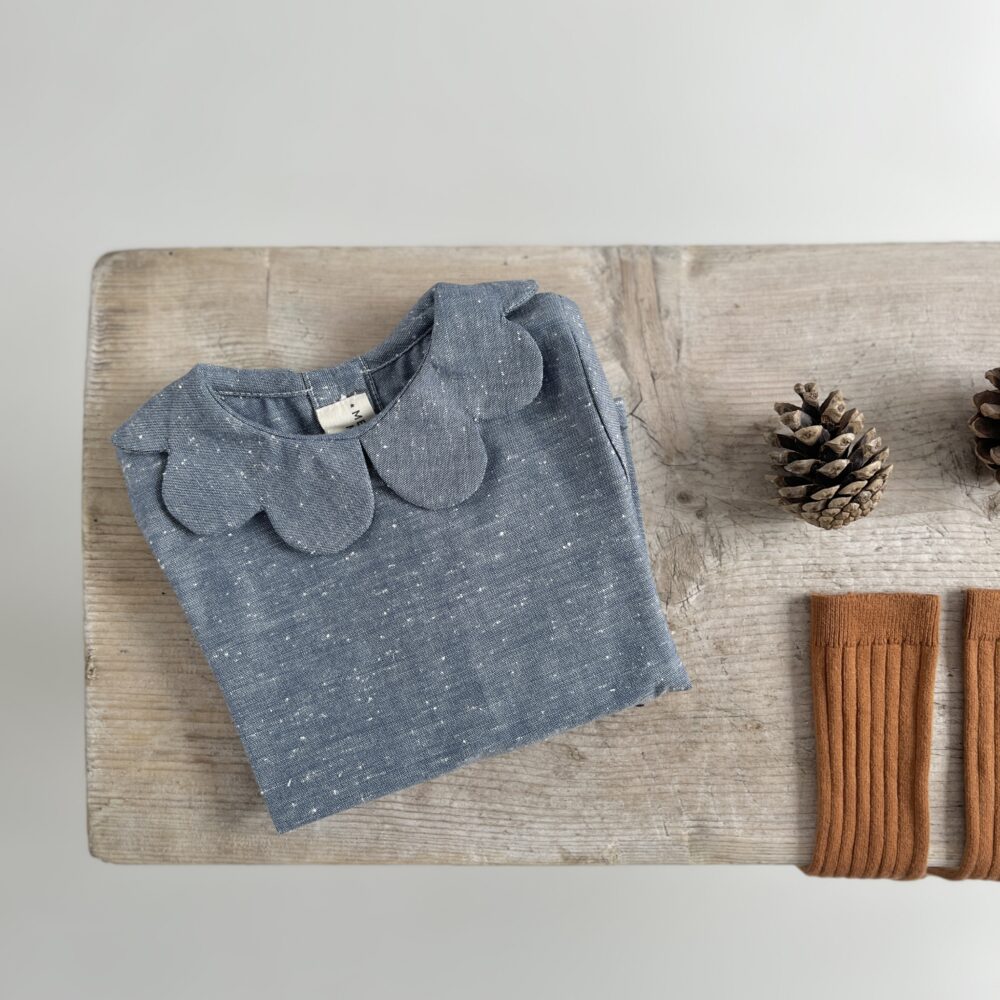 La blouse col pétales Colombine bleu chiné