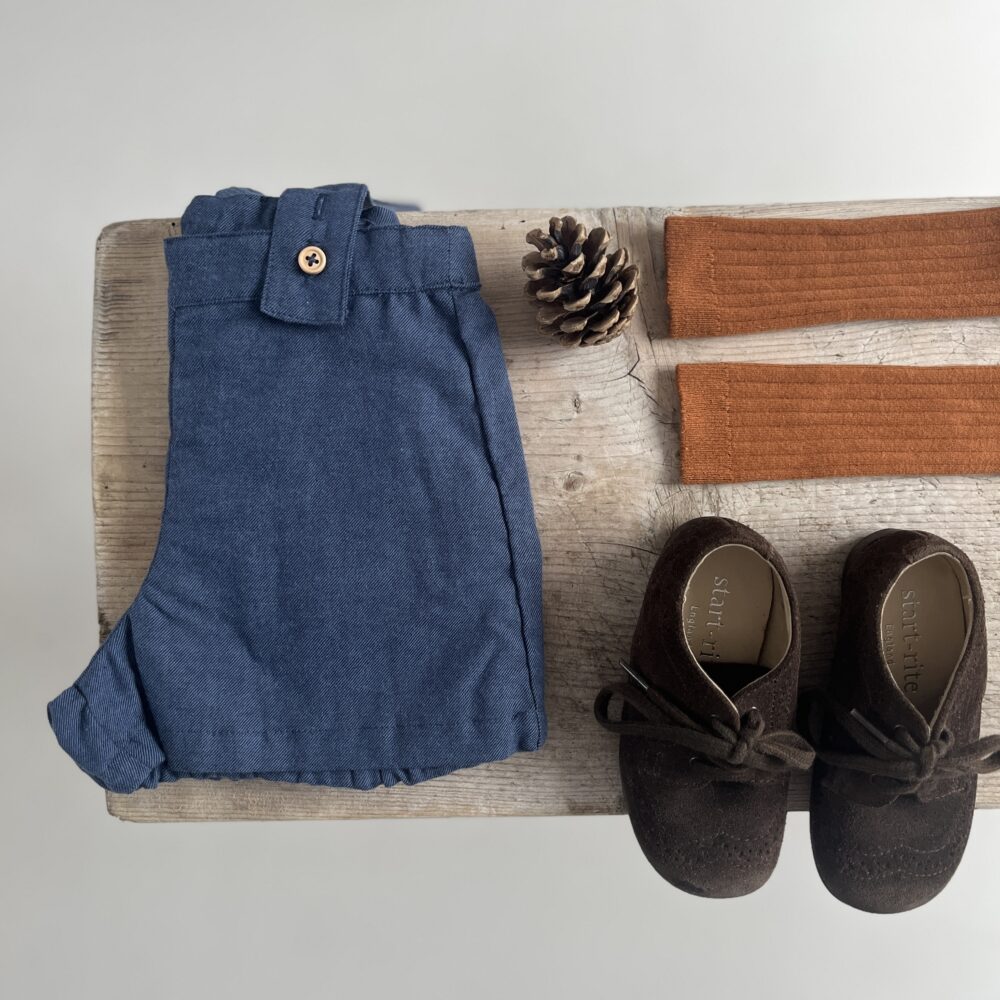 Joseph, le short à bretelles en twill de coton bleu denim