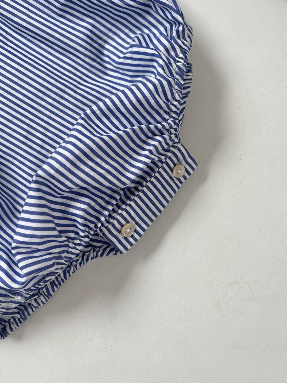 La barboteuse rayée bleu col festonné façon Petit Beurre – Image 8