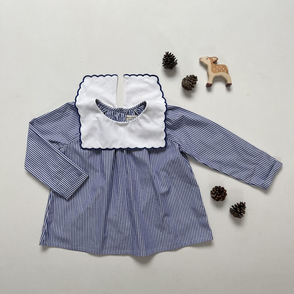 La blouse rayée bleu col festonné façon Petit Beurre