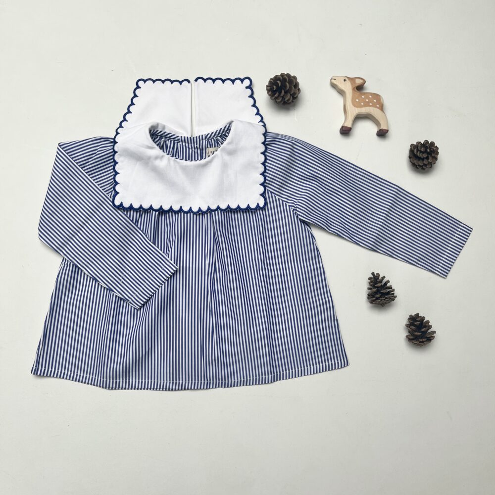 La blouse rayée bleu col festonné façon Petit Beurre