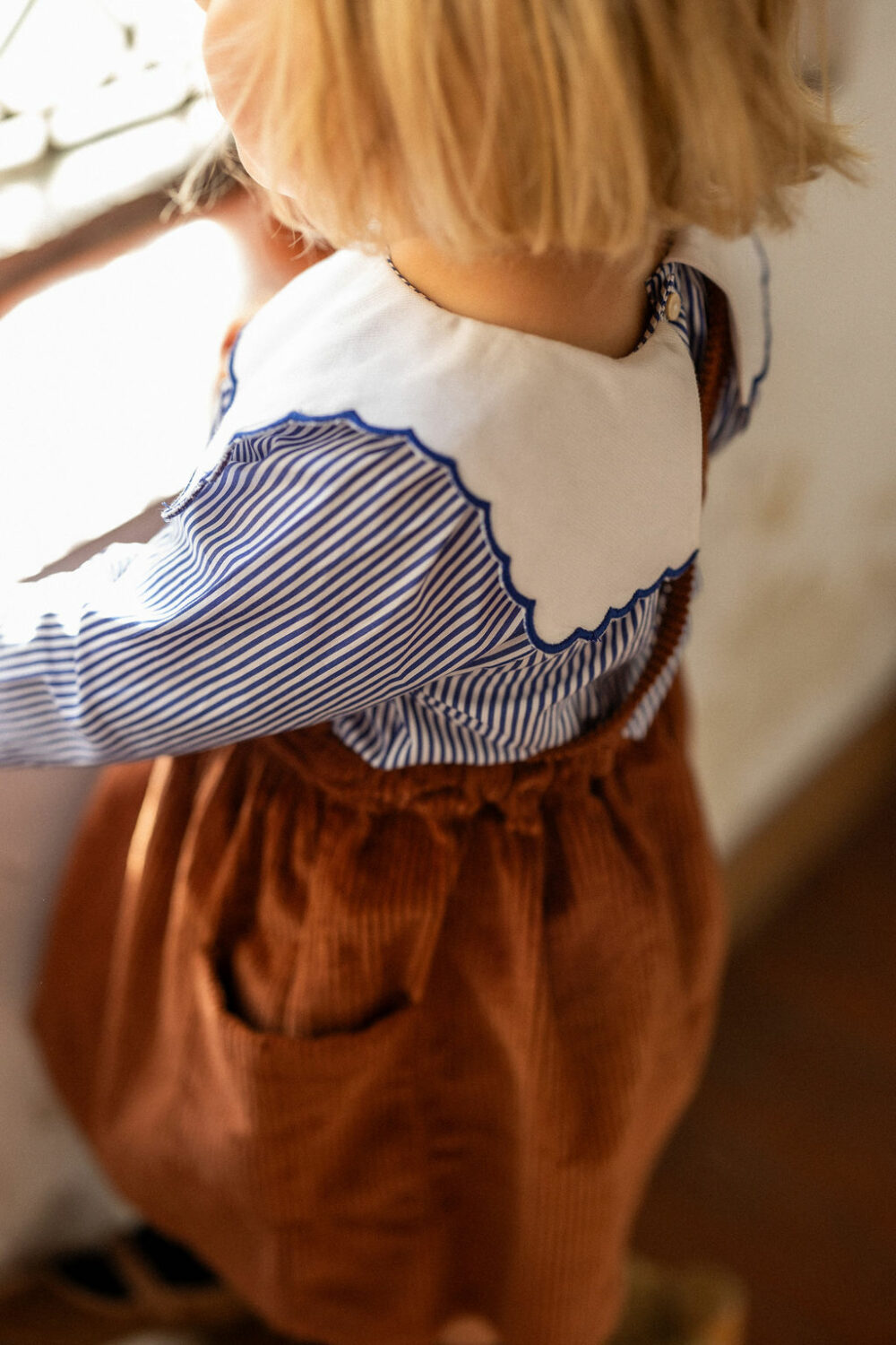 La blouse rayée bleu col festonné façon Petit Beurre – Image 5