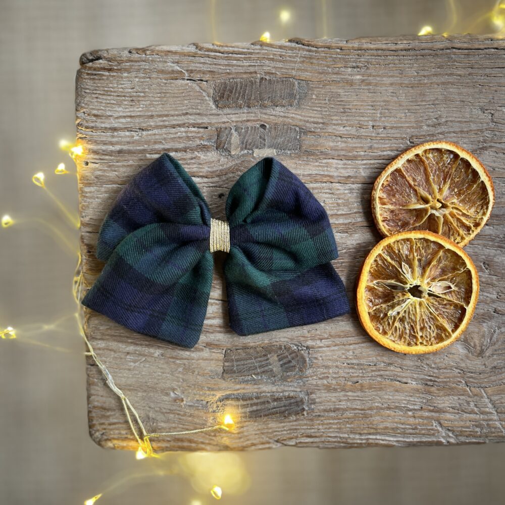 Noël: La barrette à gros nœud Brunette tartan vert marine et or